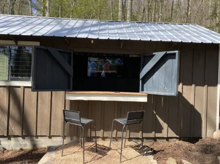 Adorable Cabin! Walk to Downtown!