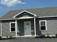 Discover Oakland charm near Colby College 10 min