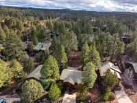 Bear Haven Family Friendly Show Low cabin w/ WIFI, gas fireplace, A/C