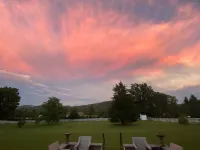 “The Suite at Chase Cottage - Private Entrance! Luxury accommodations.