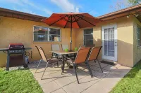 Villa Grande - Spacious Tropical Home - Triple Lot Fenced Yard!