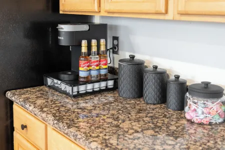 Lakefront 4-bedroom home on Lake w/ Boat, Fishing, Mountain Views & HEATED Pool! Отели рядом с достопримечательностью «The Legend at Arrowhead»