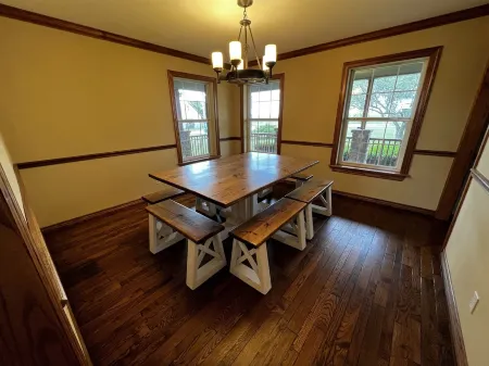 The Grassy Ridge House. Only 5 min from Rocker B Baseball Ranch! Sleeps up to 18