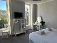 Boutique Retreat in the Heart of Bath — Steps from All the Sights Hotels in 