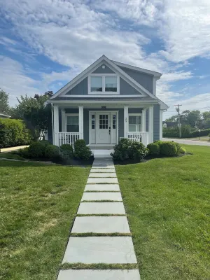 Cozy newly Renovated Beach House walking distance to beach and restaurants. Hotel in zona Fisherman's Cove Conservation Area