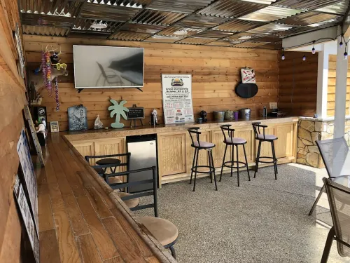 Large Heated Pool & Hot Tub, Near Quantico DAY Parties and Cookouts Welcome