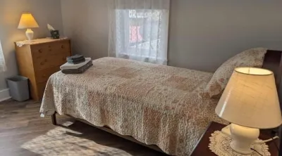 Family-friendly home in peaceful village setting, super clean,"The Rose Cottage" Hotels near Iup Indiana pa