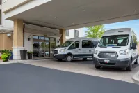希爾頓歡朋酒店-多倫多機場中心 - 停車場