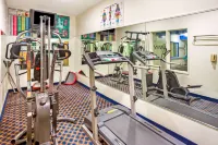 Days Inn & Suites by Wyndham Gresham - Gym