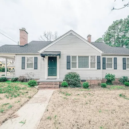 Center Street Retreat - One Block from Downtown Apex