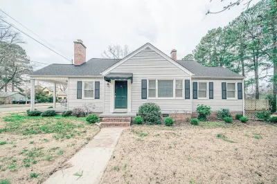 Center Street Retreat - One Block from Downtown Apex Hotels near Habitat Wake ReStore -- Apex