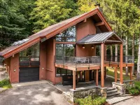Charming 4-bedroom Ski house in Stratton with Shuttle or walk to slope. Hotels in Stratton Mountain