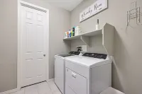 Westgate Gem – 4Br Pool Home Near Shopping & Sports!