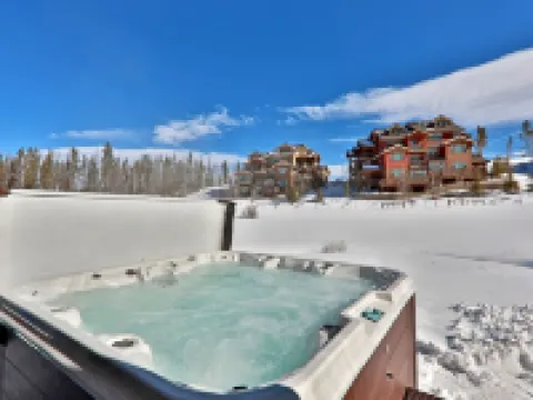 Have Fun/Relax in a Gorgeous Mountain Home, Well Equipped, Great Location フレイザーのホテル