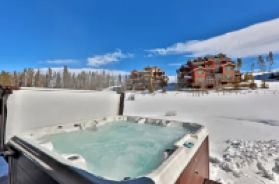 Have Fun/Relax in a Gorgeous Mountain Home, Well Equipped, Great Location