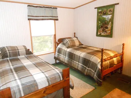 Privacy!! Whole House! 10% Off 7 Nights or More Stay, 15% Off 28 Nights or More Отели рядом с достопримечательностью «The Store & Gallery at WREN»