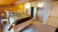 Legacy Lodge - Log Home Retreat - 5 bed 2 bath with stunning mountain views !!
