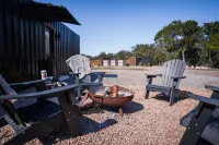 Contained in Gruene River Theme. 5 minutes to Gruene Hall