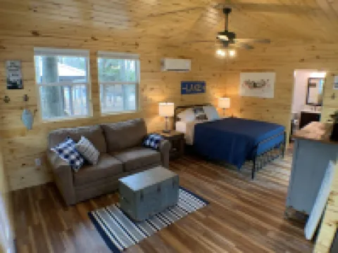 Cozy Lake Cabin - Fire Pit, Near Beach, Hiking, Golf & Disc Golf!