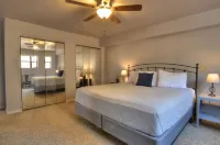 5-Star Home with Long Range View, Paved to the Door Accomodates 5 Large Vehicles Hotels in Franklin