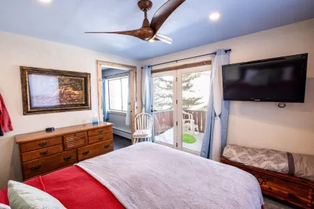 Ski, Hike, Fun - Great Location!!  Perfect 2 Br/2 Ba Condo! Отели в г. Брайан Хед