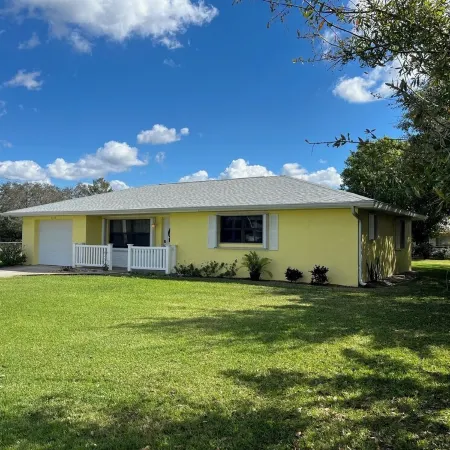 2 bedroom 2 bath single family home in Lake Placid FL. Located in Placid lakes