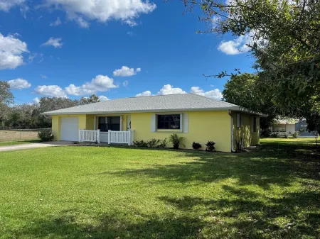 2 bedroom 2 bath single family home in Lake Placid FL. Located in Placid lakes