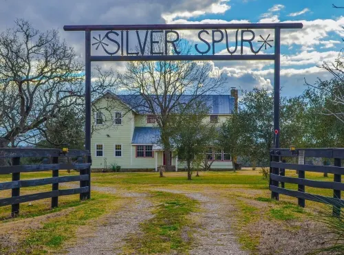 Silverspur at Round Top- Amazing restored 1800's Farmhouse on 40 acres w/a pool!