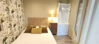 Quiet air-conditioned apartment 10 minutes' walk from the beaches and shops