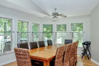 Lakefront w/ Private Beach, Dock, Kayaks, Sups, Game Room - 5Br Family Retreat - 무료 와이파이