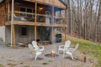 White Mountains - Cozy cabin by the lake with fire pit.