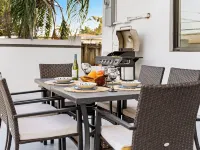 July Special! Modern 4Br - Private Yard & Grill, Near Coral Gables & Mia Airport Hotels in Westchester