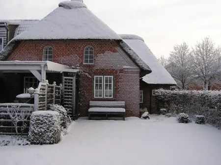 Holidays under thatch in the Stormstadt Husum 4 STARS Отели в г. Хузум