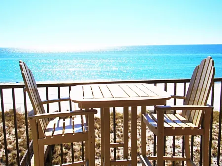 Set of beach chairs & umbrella included Отели рядом с достопримечательностью «Наварр Бич Си Тертл Консервейшен Сентер»