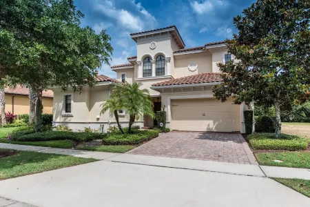 5/6 Bedroom Home - Grill -  Pool - Full Amenity Access. Free Waterpark access