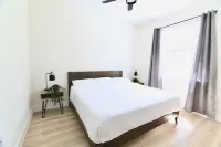 Luxurious 3 bedroom home Hotels near Warm Mineral Springs Park