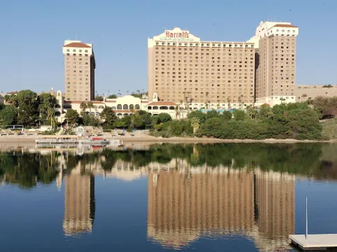 Riverfront house with casino view 布爾黑特市住宿飯店