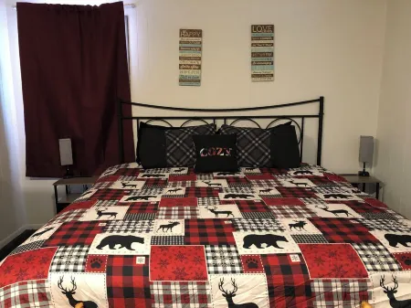 Moose Tracks Hot Tub Hideaway w/50 amp EV Outlet