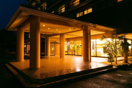 Ureshino Motoyu Отели рядом с достопримечательностью «嬉野温泉 湯けむり広場»