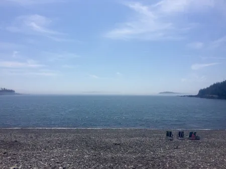 PORT TACK: Harbor Front Home with Sweeping Views Отели в г. Джонспорт