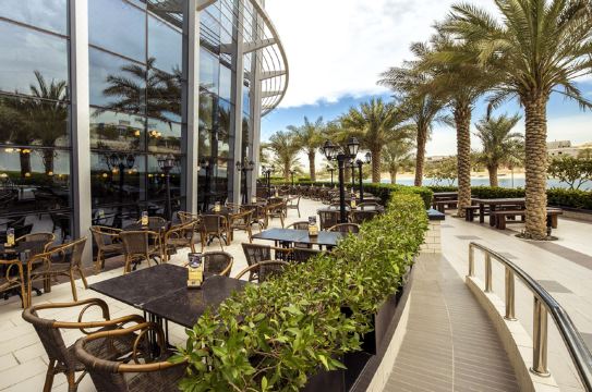 노보텔 아부 다비 게이트의 현대적인 객실