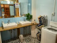 Dear U Uwajima Guesthouse & Cafe Hotel a Uwajima