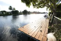 Fun Magical Home on Canal-Relaxing Pool -Spa-Enjoy Fishing-Kayaks-WiFi-Near All