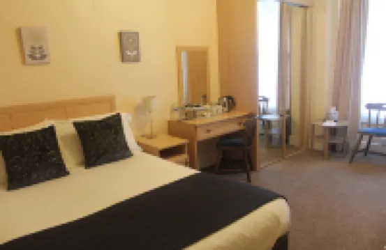 布萊恩-Y-摩爾酒店（限成人）