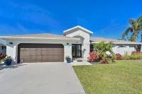 Tropical Oasis- Private Heated Pool-Fire Pit-Tiki Bar-Large Yard-Great Location! Hotels near Endless Summer Adventures