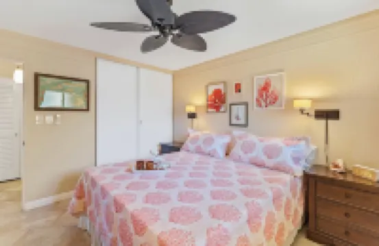 The Maui Moon Oceanfront Condo- Perfect for couples!