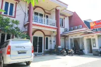 Homestay Babussalam Rungkut Mitra RedDoorz Hotel di Kecamatan Rungkut
