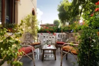 Atika & Atif - Casa Villa Gardenia Venice