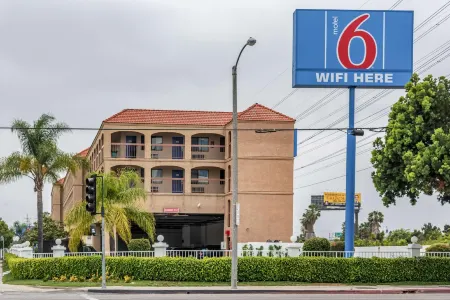 Motel 6 Gardena, CA - South Отели в г. Карсон