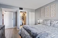Luxury Beach Condo: Freshly Renovated, Steps from the Ocean, Pool & Hot Tub